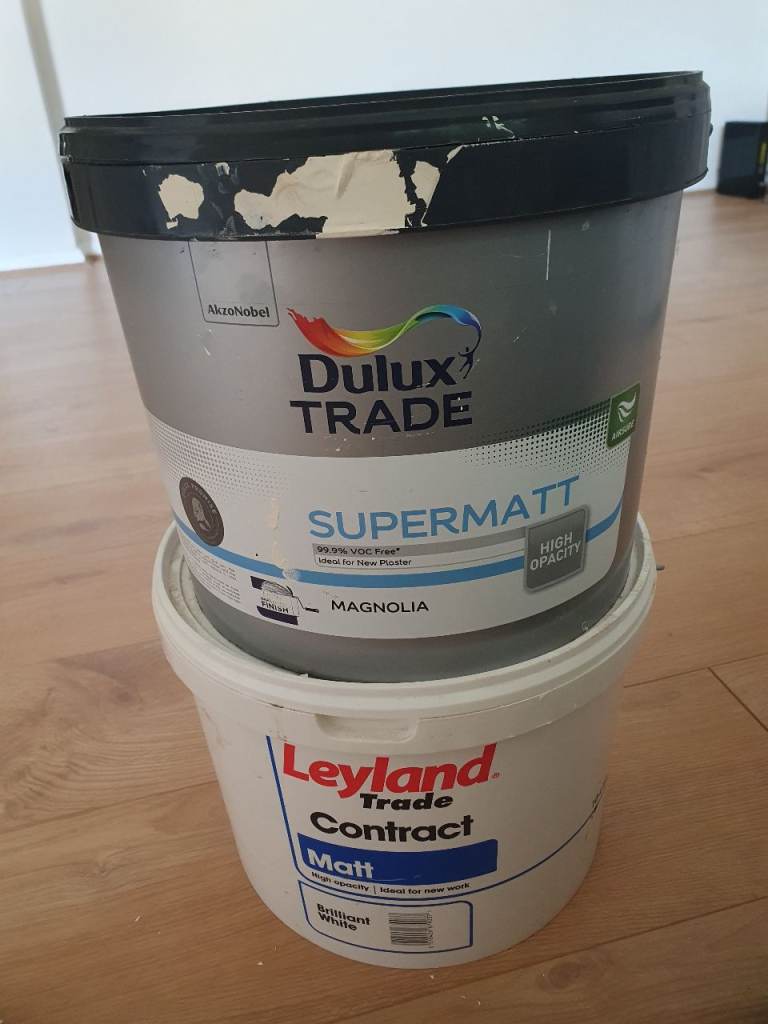 Dulux Trade Supermatt Magnolia & Leyland Contract Matt Brilliant White Paint