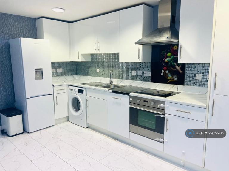 2 bedroom flat in Whitgift Street, Croydon, CR0 (2 bed) (#2909985)