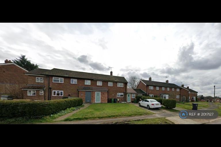 3 bedroom house in Bushy Hill Drive, Guildford, GU1 (3 bed) (#2017127)
