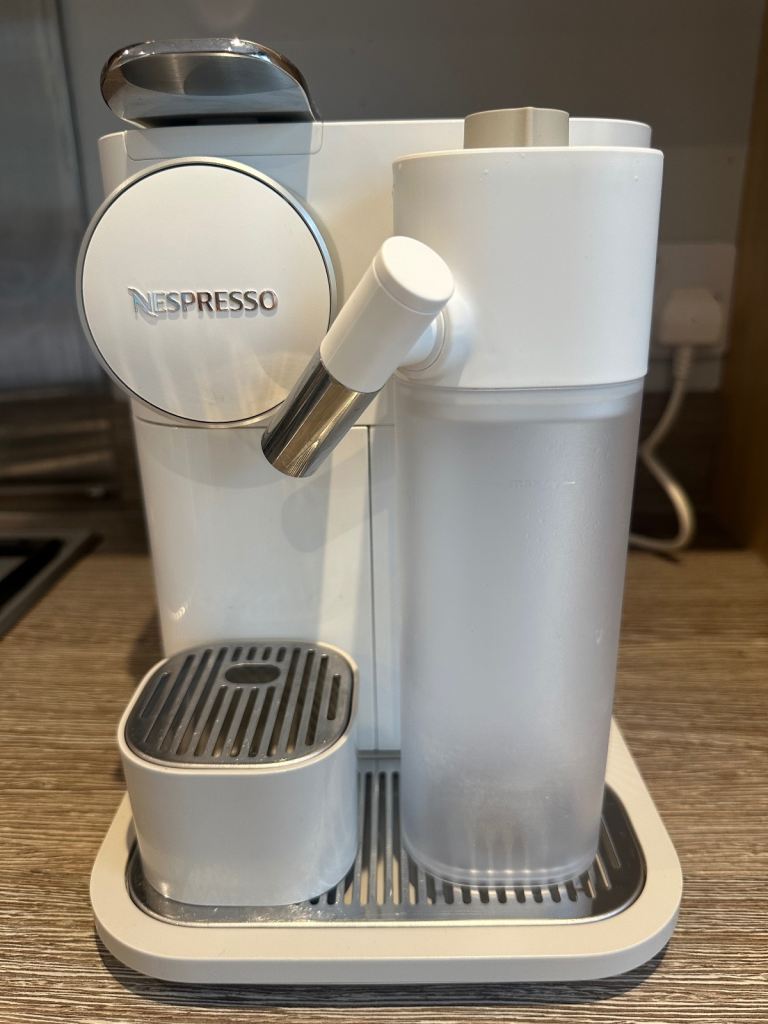 De'Longhi Nespresso Gran Lattissima Coffee Machine, White