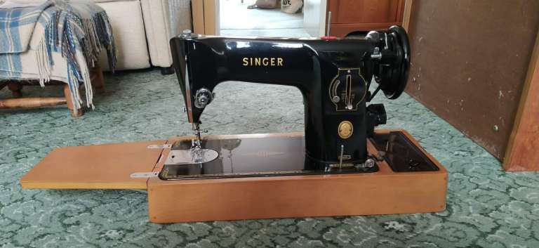 singer sewing machine 201k with case,manual and assessories 