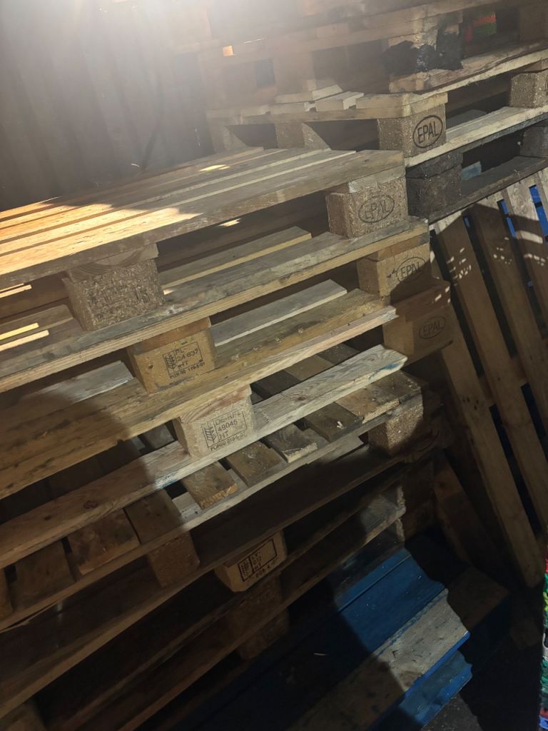 Free pallets 