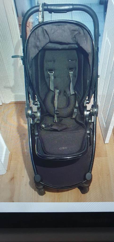Mamas & Papas Ocarro Z23601-Black Carbon- Pushchair And Carrycot Bundle.