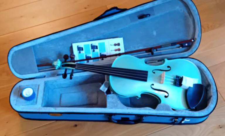 Stentor Harlequin Violin Outfit Full Size 4/4 Blue Sparkle, Brand New. 