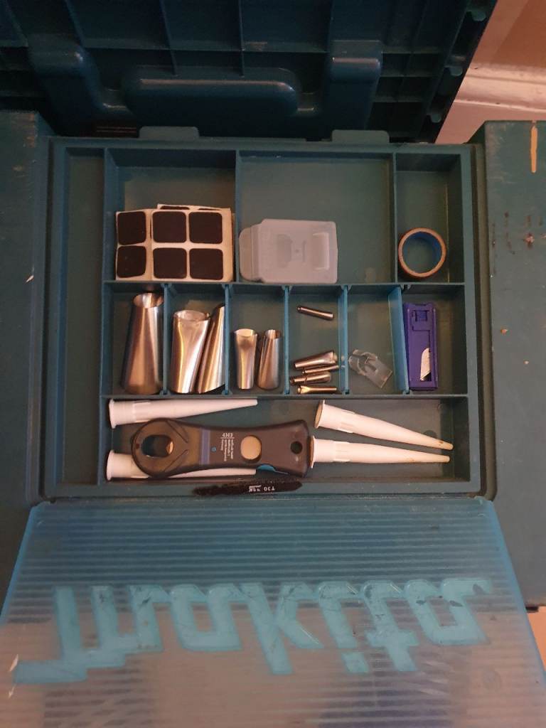 makita mastic gun + mini multi tool 