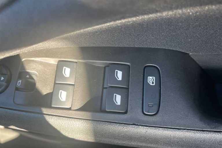 2019 Vauxhall Crossland X 1.2T ecoTec [110] SE 5dr [6 Speed] [S/S] HATCHBACK PETROL Manual