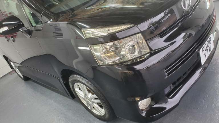 Toyota voxy/noah 2.0 automatic 4 x new tyres 8 seater japanese import 08