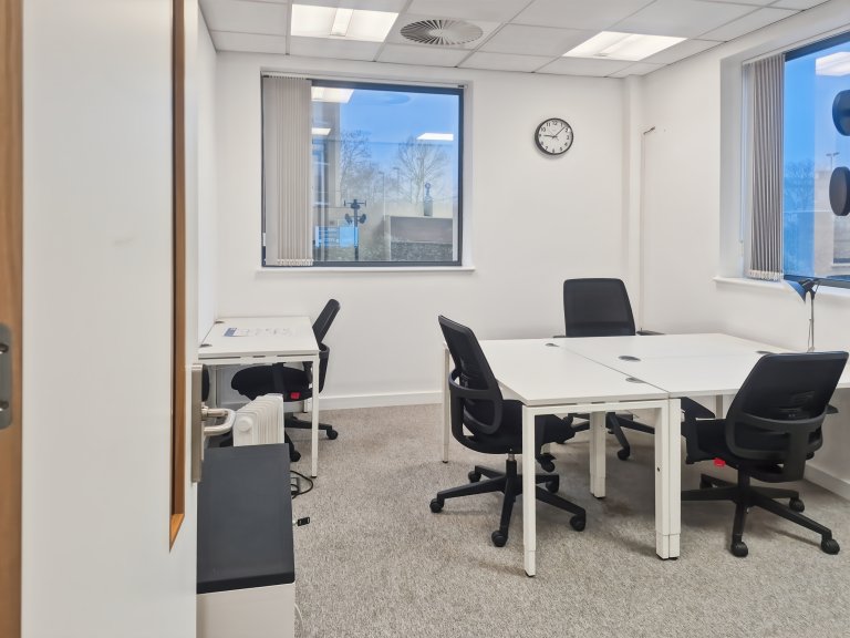 London - EN37GD \ Large Office Space for Up to 15 Desks