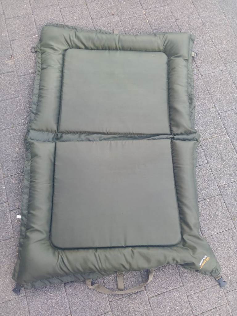 Carp fishing unhooking mat