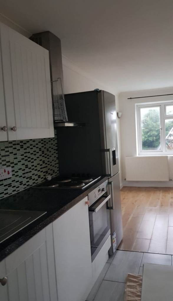 Studio flat available now