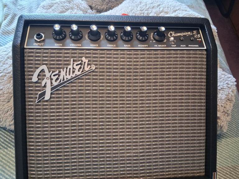FENDER CHAMPION 2 GUITAR COMBO