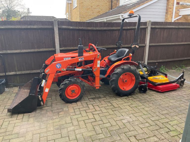 Kubota B7001 compact tractor