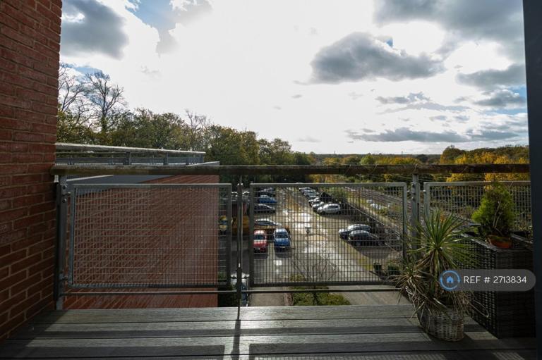 2 bedroom flat in Wilmslow Road, Manchester, M20 (2 bed) (#2713834)