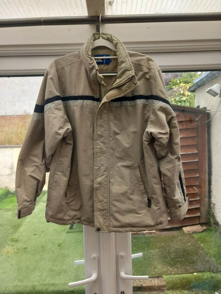 Quiksilver Boys Jacket Size 14 with hood Great Condition