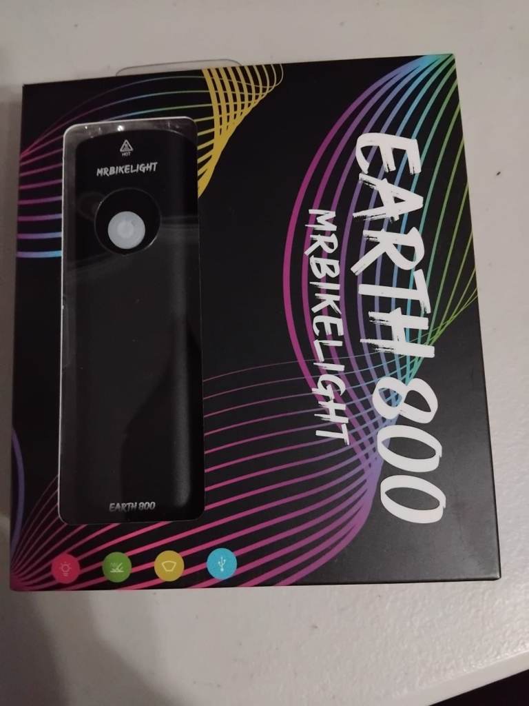 Earth 800 lumens front bike lights new in box 