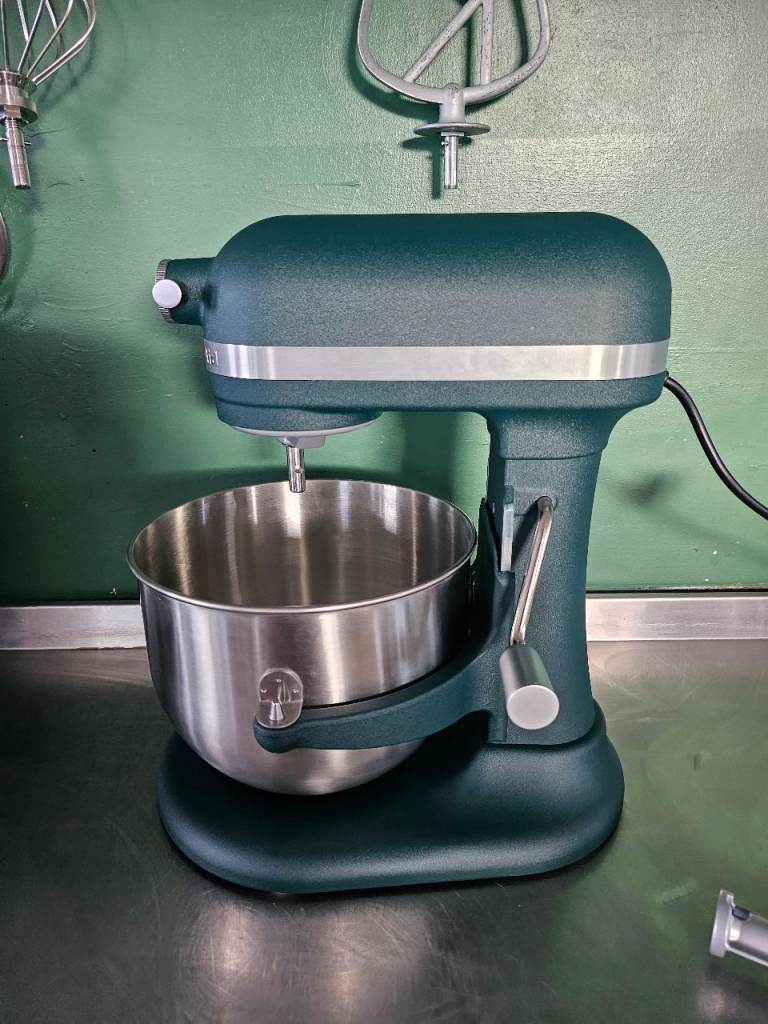 KITCHEN AID MIXER- BRAND NEW 6.6L BOWL
