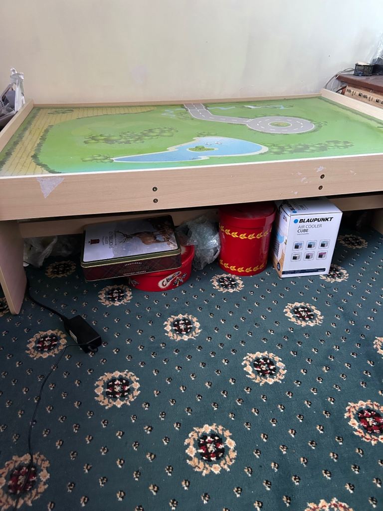 Play table