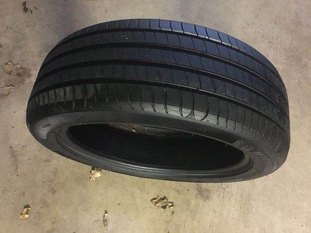 Michelin e-Primacy Tyre 215/50 R19