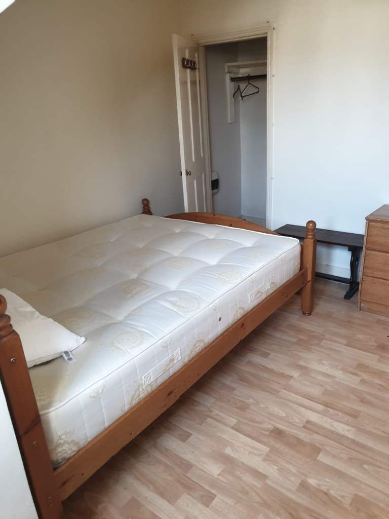 Double room to rent in Ealing All Bills included.
