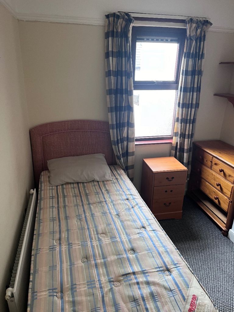 Single room to rent in houseshare off Lisburn Rd 