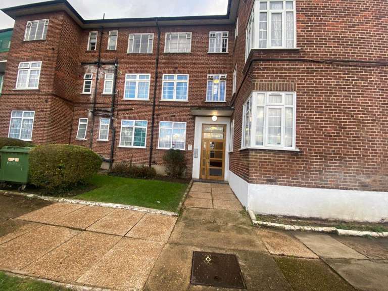2Bed Ground floor flat to rent in Wembley - Carmel Court, Kings Drive