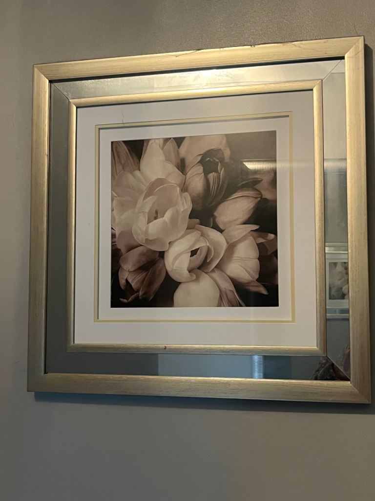 Mirrored picture frame 