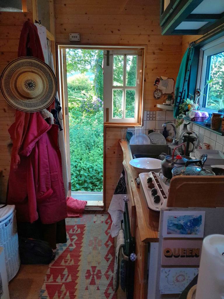Converted Van (Non Runner) – Perfect for Land or Airbnb