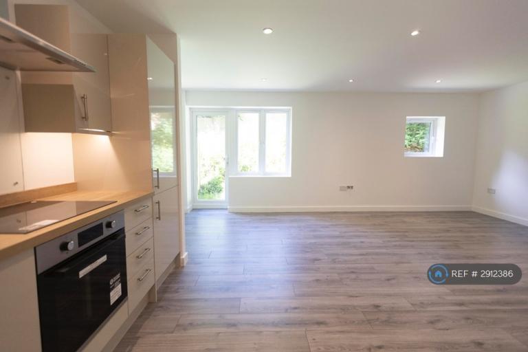 2 bedroom flat in The Headlands, Penryn, TR10 (2 bed) (#2912386)