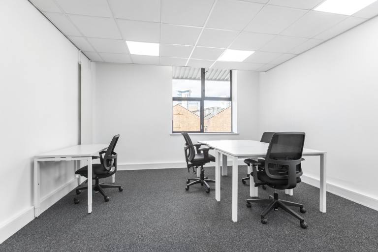 Southampton - SO14 5FE \ Find Office Space with 5 Desks