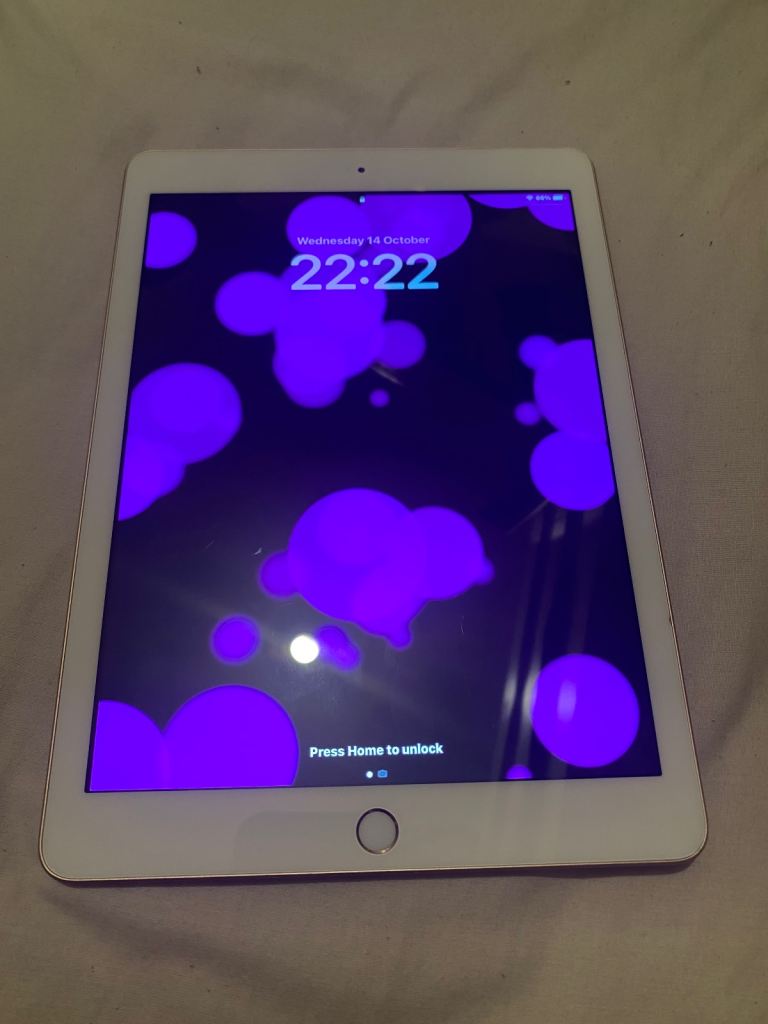 Apple iPad (5th Gen) 32GB – Gold, Good Condition