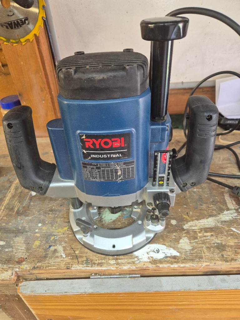 Ryobi INDUSTRIAL Router - Fully Working Condition