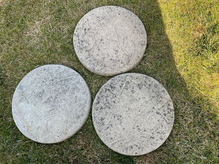 Three Round Garden Stepping Stones/Paving Slabs