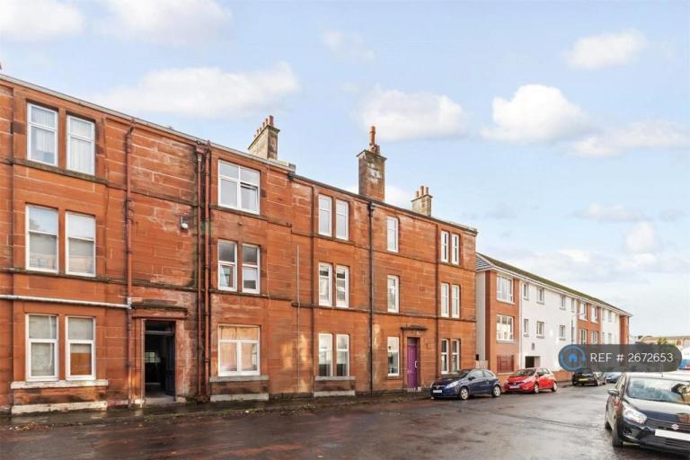 2 bedroom flat in Seamore Street, Largs, KA30 (2 bed) (#2672653)