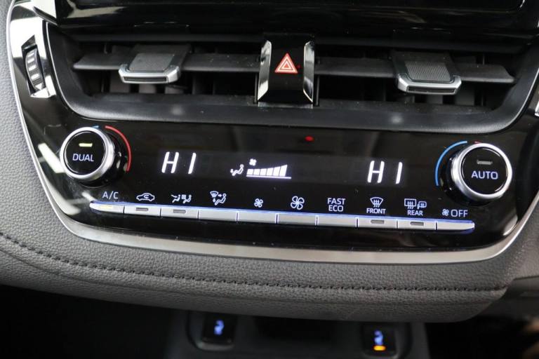 2022 Toyota Corolla 1.8 VVT-h GPF Design Saloon 4dr Petrol Hybrid CVT Euro 6 (s/s) (122 ps) Saloo...