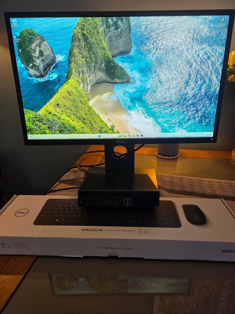 Full Dell Computer setup. Monitor, Desktop and keyboard and mouse