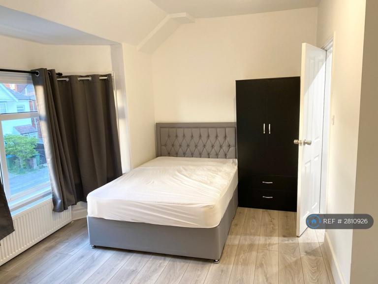 1 bedroom in Newlands Avenue, Southampton, SO15 (#2810926)