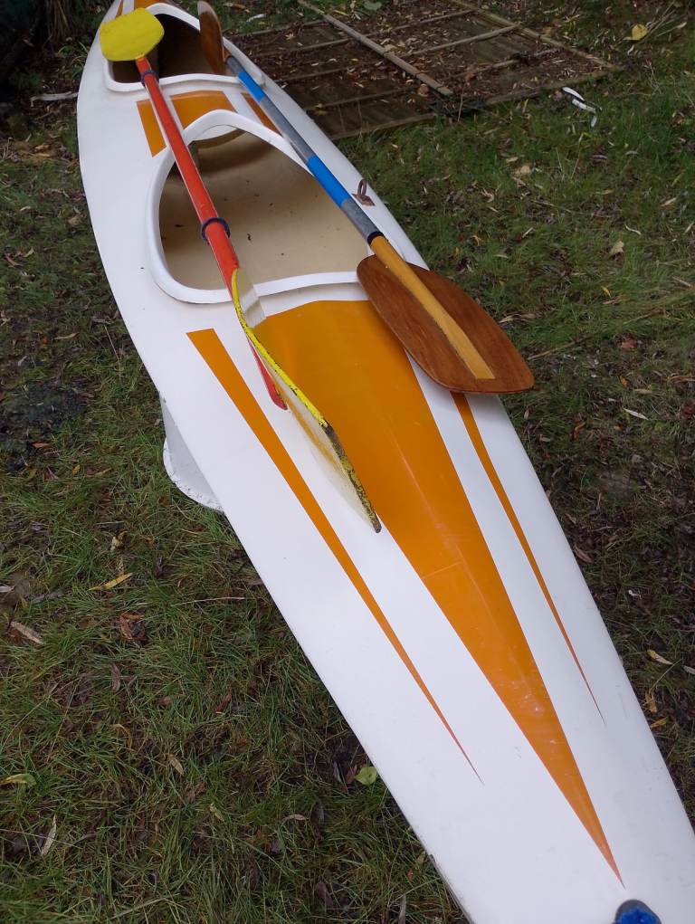image for 16ft Fibre glass Canoe w 2 Paddles
