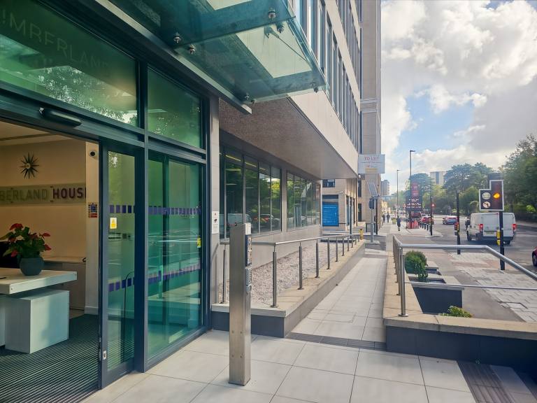 Southampton - SO15 2BG \ Serviced Office with 2 Desks