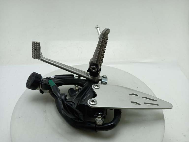 2024 Kawasaki Zx6 R Right Footrest 35063059018r