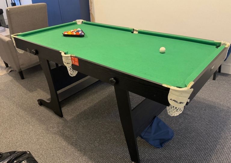 Riley Pool Table 6ft (with 2 cues and balls) 