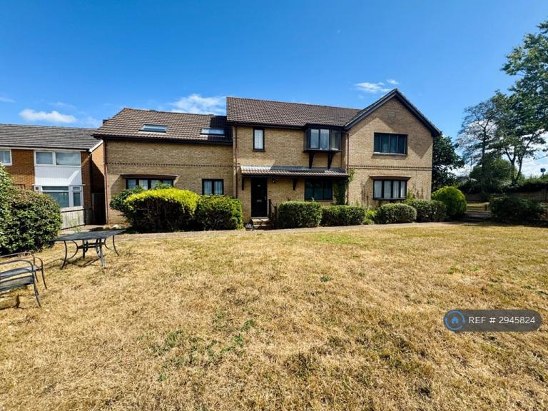 2 bedroom flat in Forest Court, Newport, PO30 (2 bed) (#2945824)