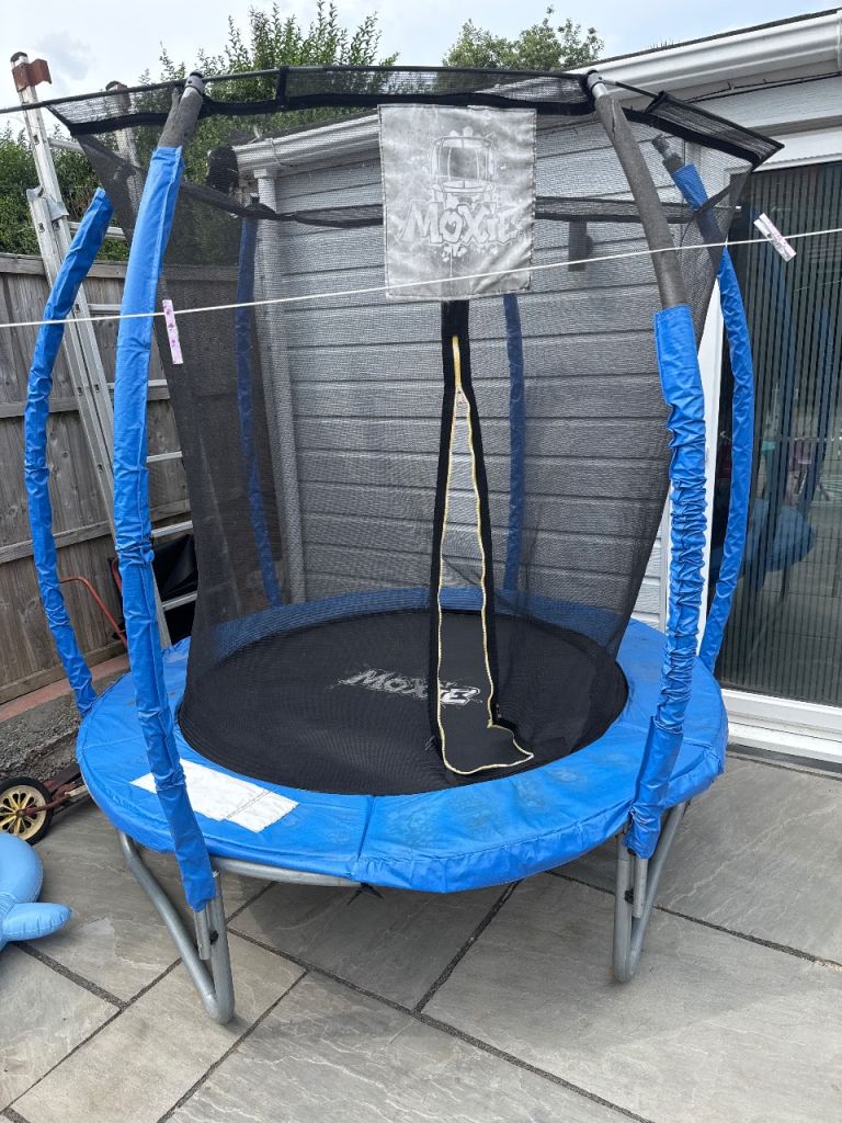 Moxie Kids Trampoline with Enclosure – Good Condition
