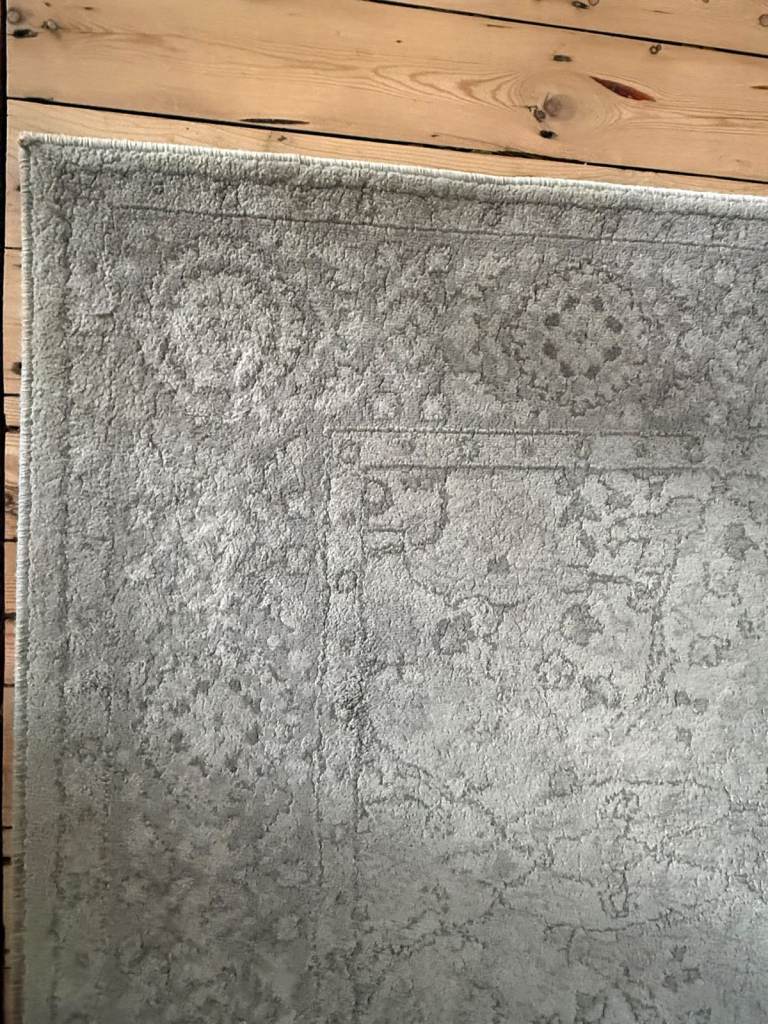 Free grey rug 92x62 inches, W4 Postcode