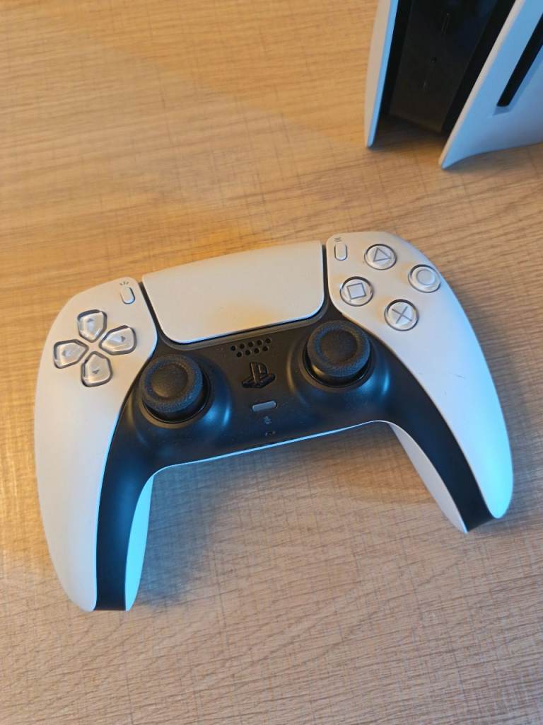 PS5 / PlayStation 5 825GB Disc Edition Console