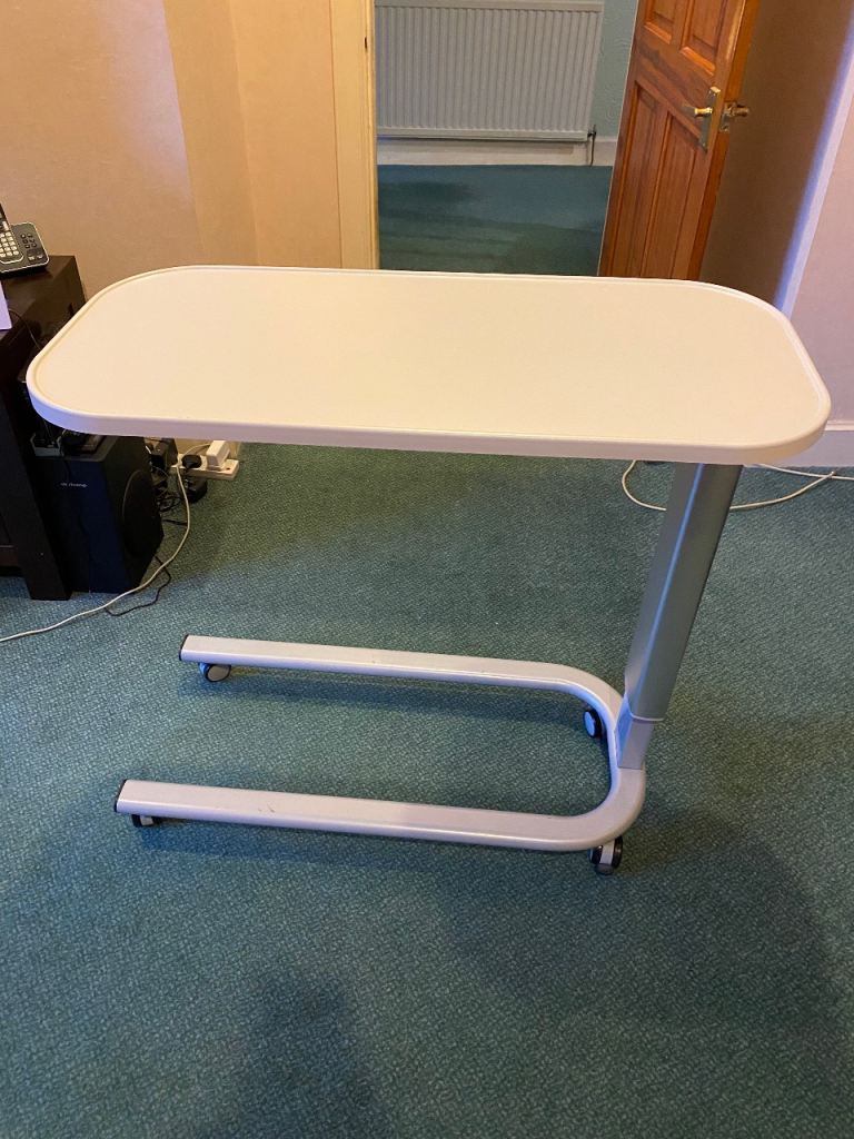 Hospital bed table 