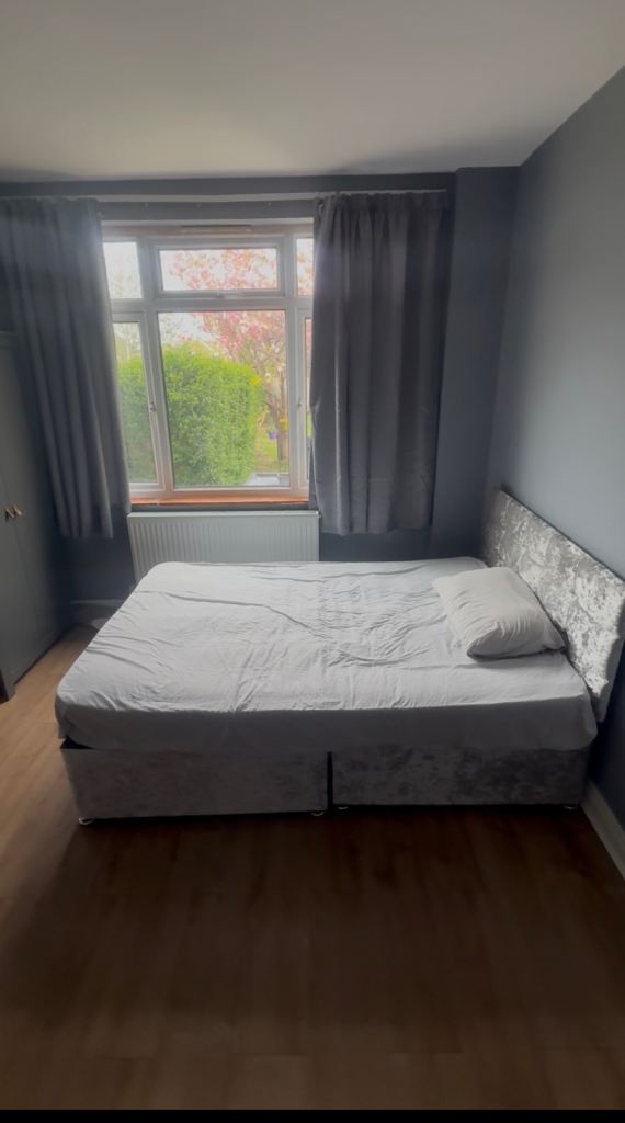 Room for rent share house