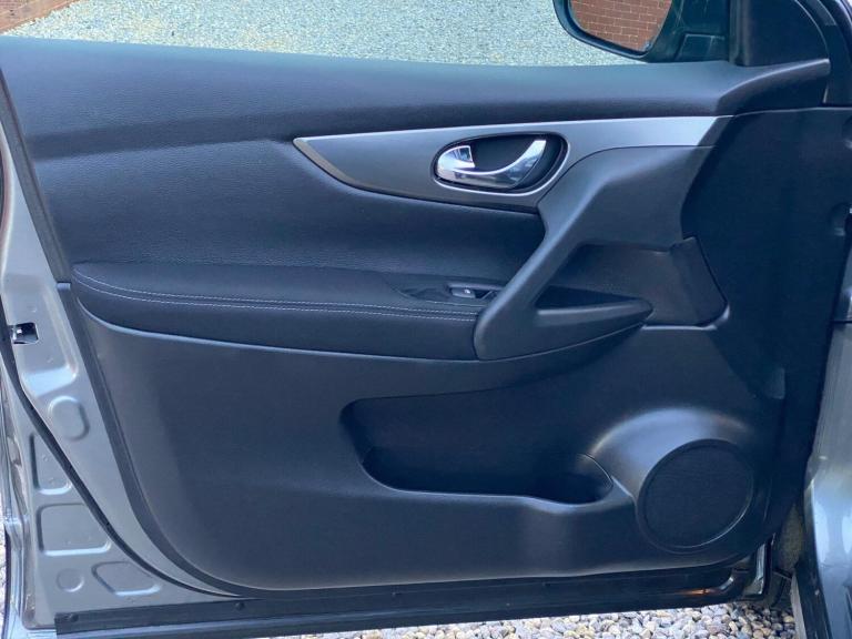 2018 Nissan Qashqai 1.2 DiG-T N-Connecta 5dr HATCHBACK PETROL Manual