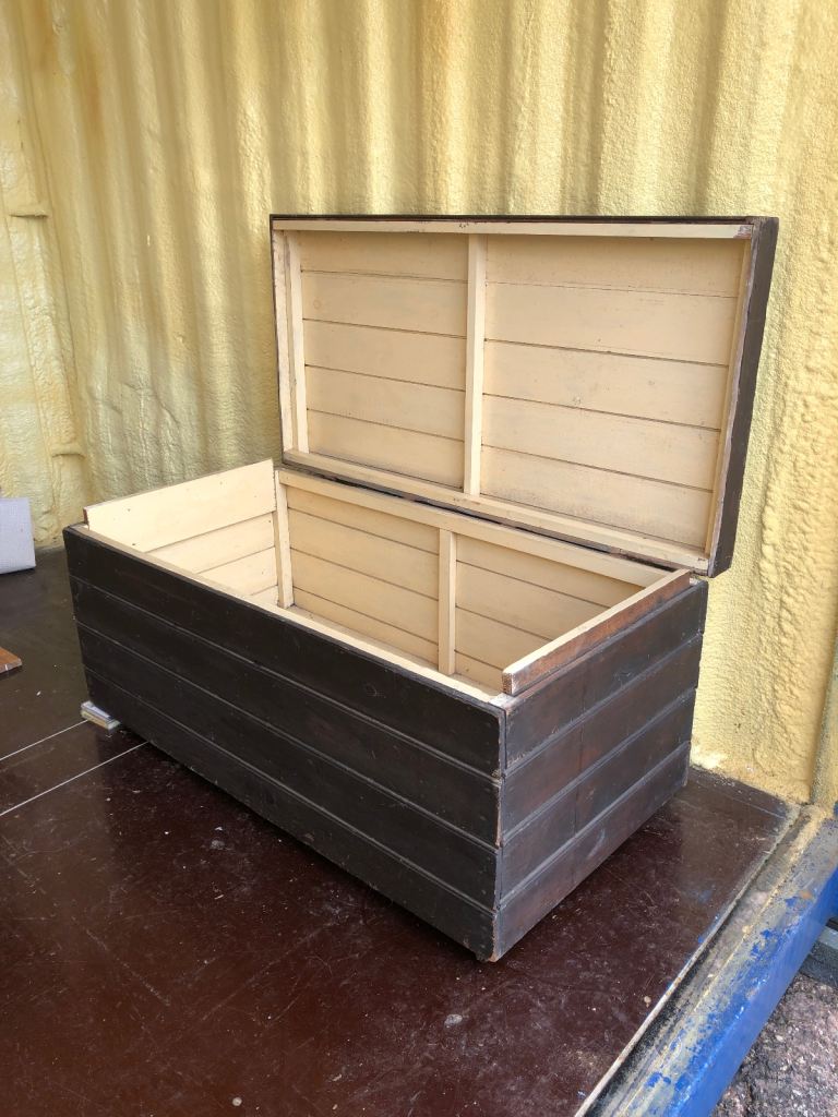 Large storage chest/ blanket box/log basket