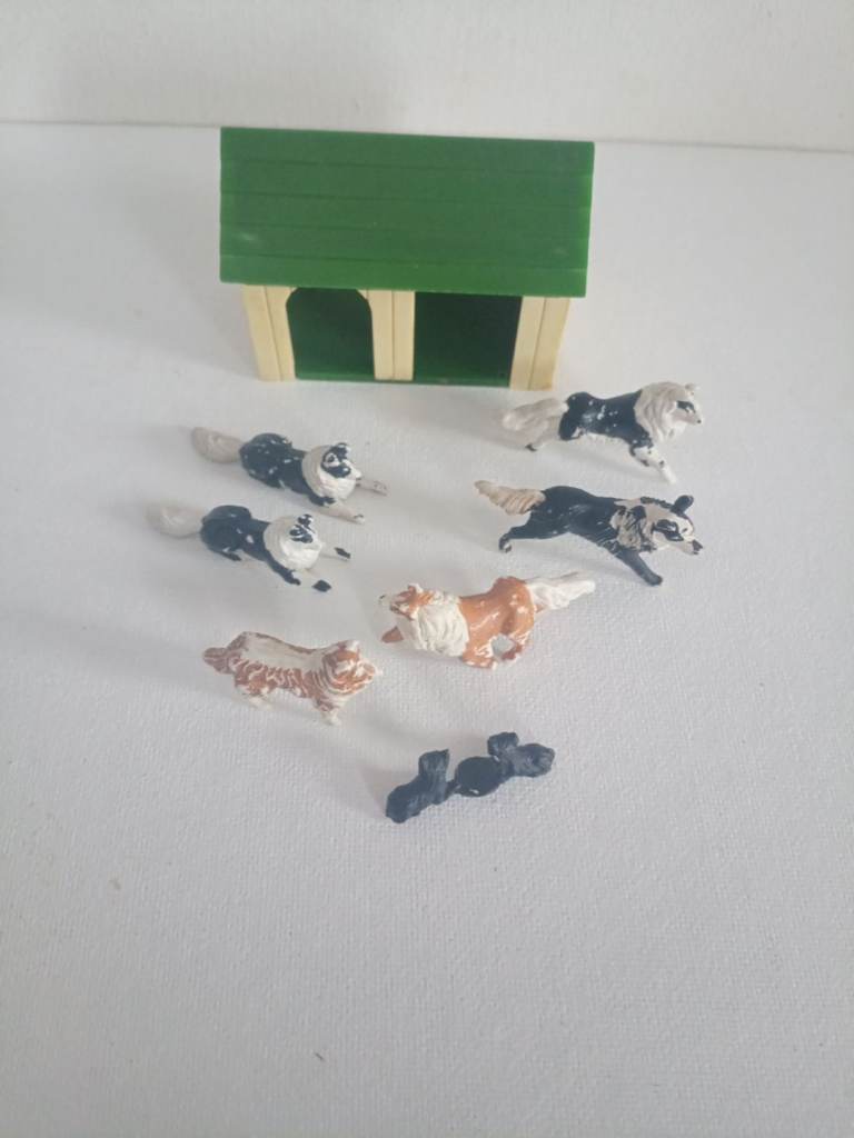 Britains dog kennel and dogs