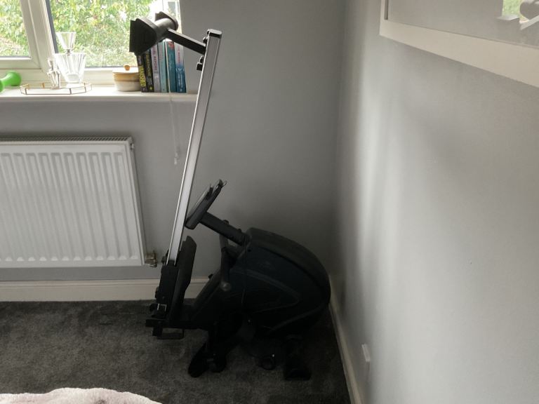 Electronic rowing machine.